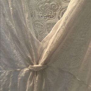 Lucy & Laurel Elegant Patterned sheer tunic